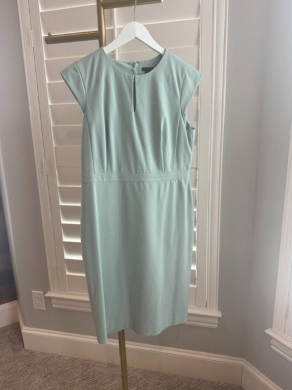 Ann Taylor Mint Green Cap Sleeve Sheath Dress Size 10